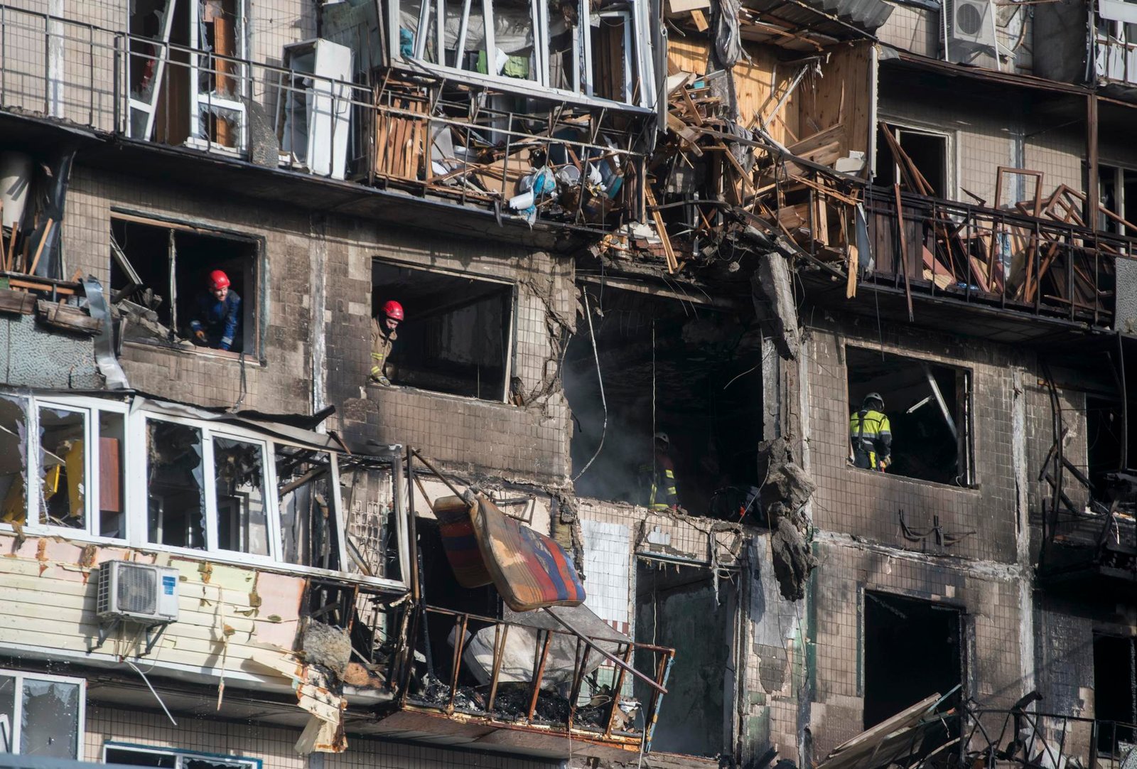 Cuatro muertos en un ataque masivo ruso contra Kiev